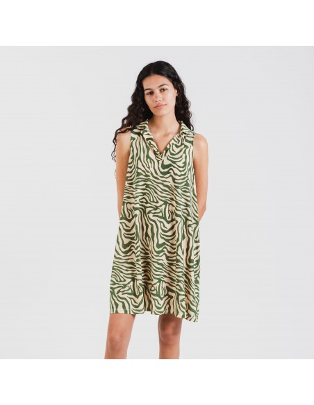 Vestido corto cuello y solapa soft Palmina verde Vestido corto cuello y solapa soft Palmina verde