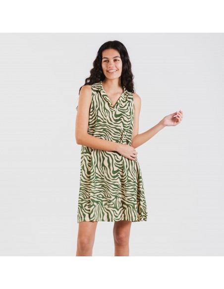Vestido corto cuello y solapa soft Palmina verde Vestido corto cuello y solapa soft Palmina verde