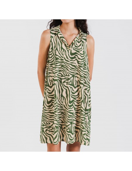 Vestido corto cuello y solapa soft Palmina verde Vestido corto cuello y solapa soft Palmina verde