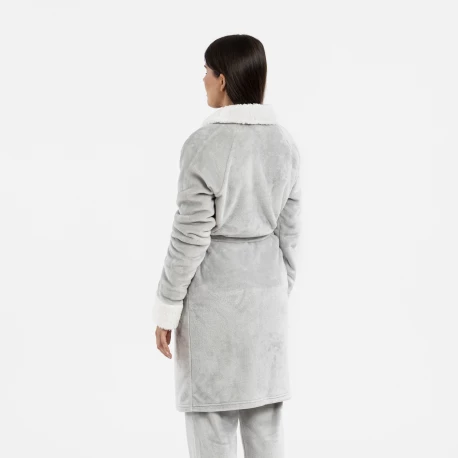 Bata terciopelo sherpa lisa