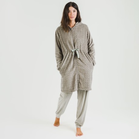 Bata terciopelo con gorro Devore lisa