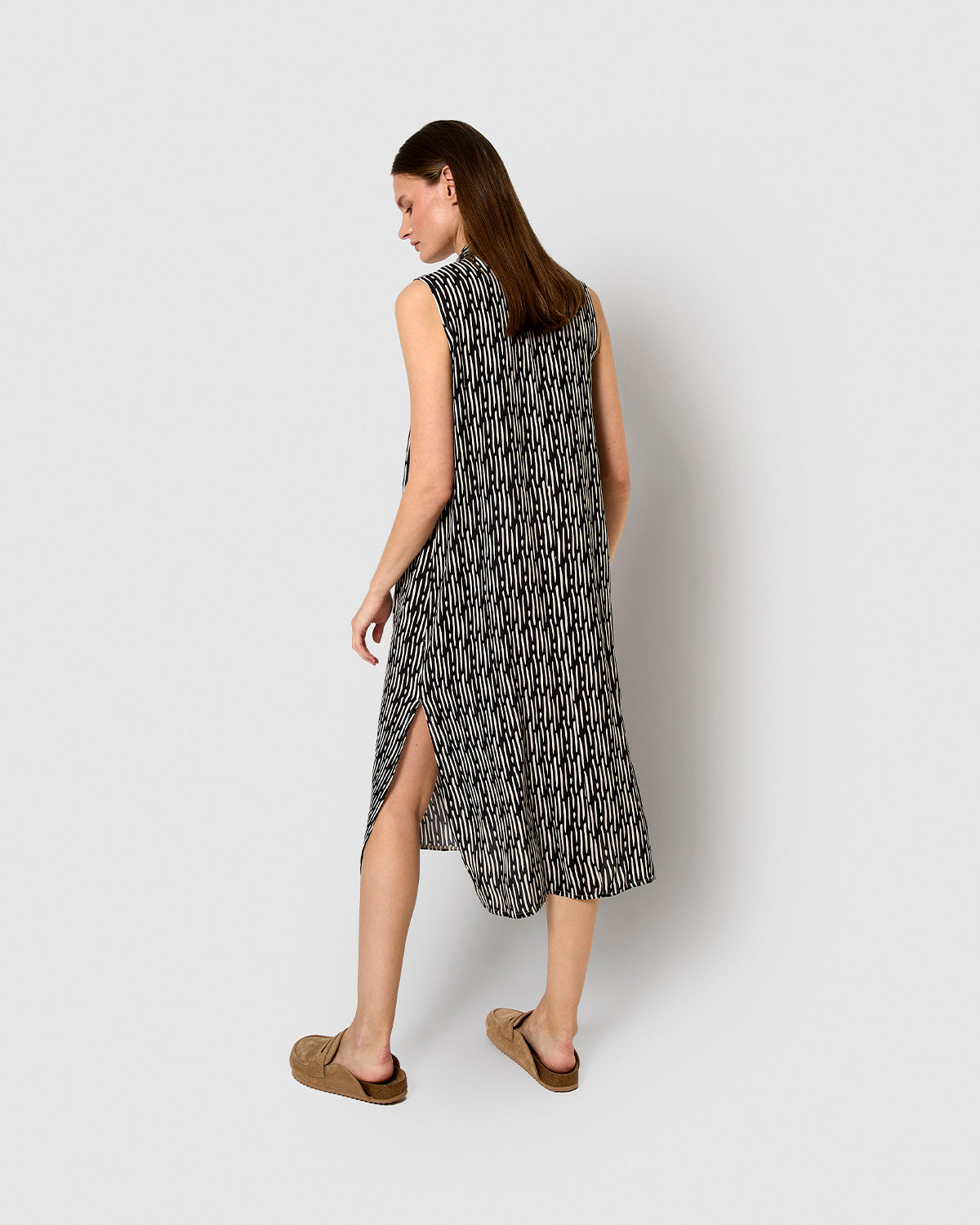Vestido midi bambula detalles plisados malibu beige