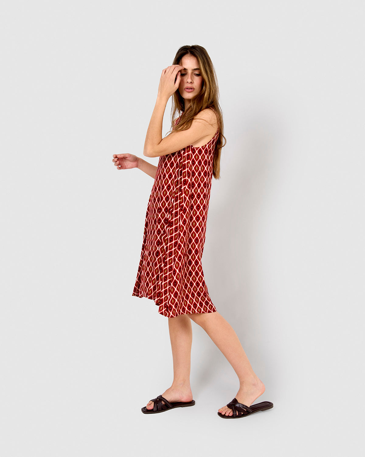 Vestido corto bambula detalles plisados cartagena burdeos