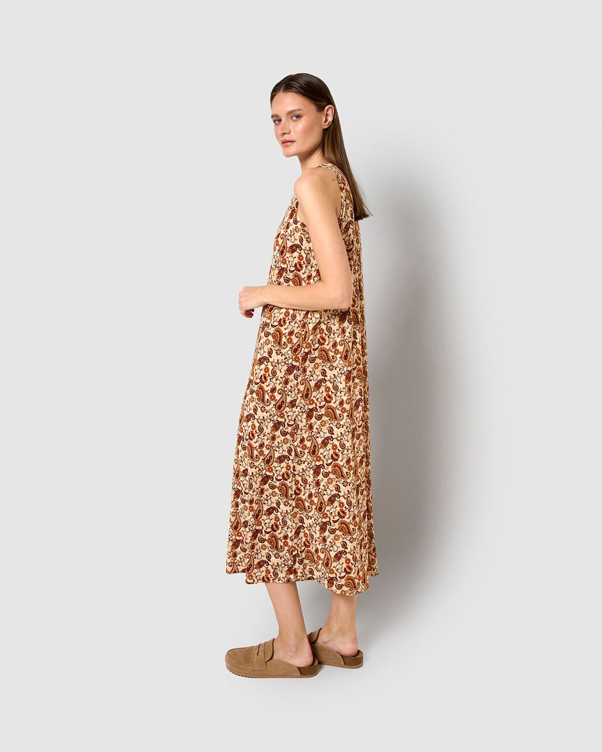 Vestido largo tirantes crepe meera burdeos