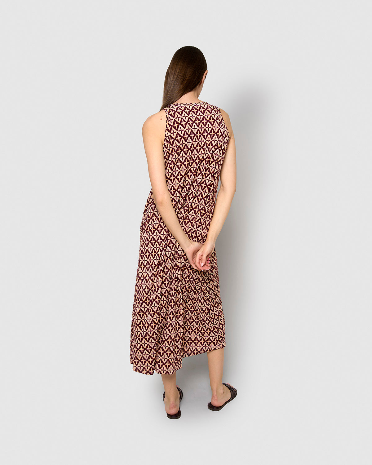 Vestido largo tirantes crepe tara burdeos