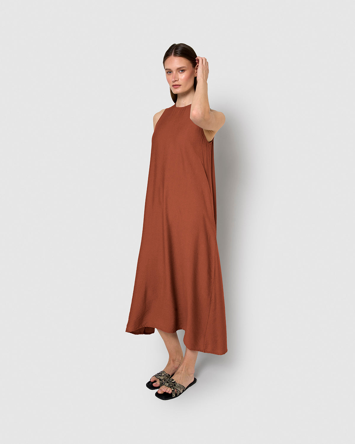 Robe maxi sans manches à la silhouette fluide