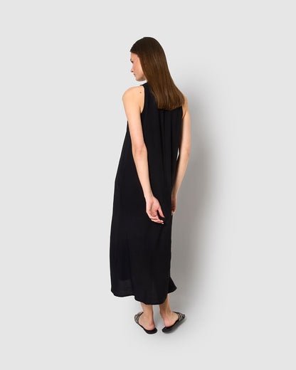 sleeveless flowing maxi dress in black