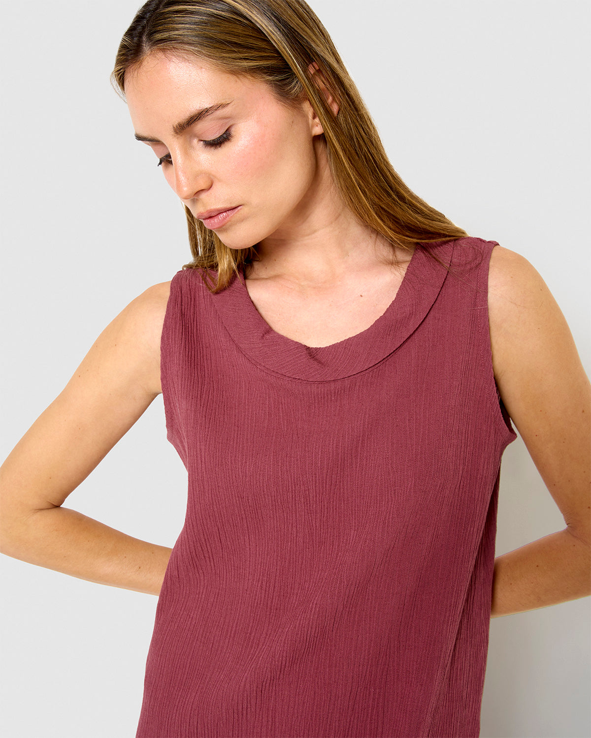 Vestido midi cuello drapeado algodón lino malva