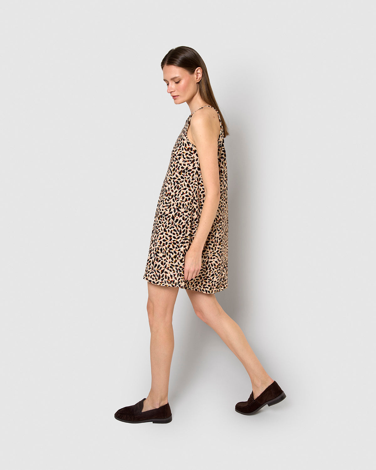 Vestido corto tirantes crepe kala beige