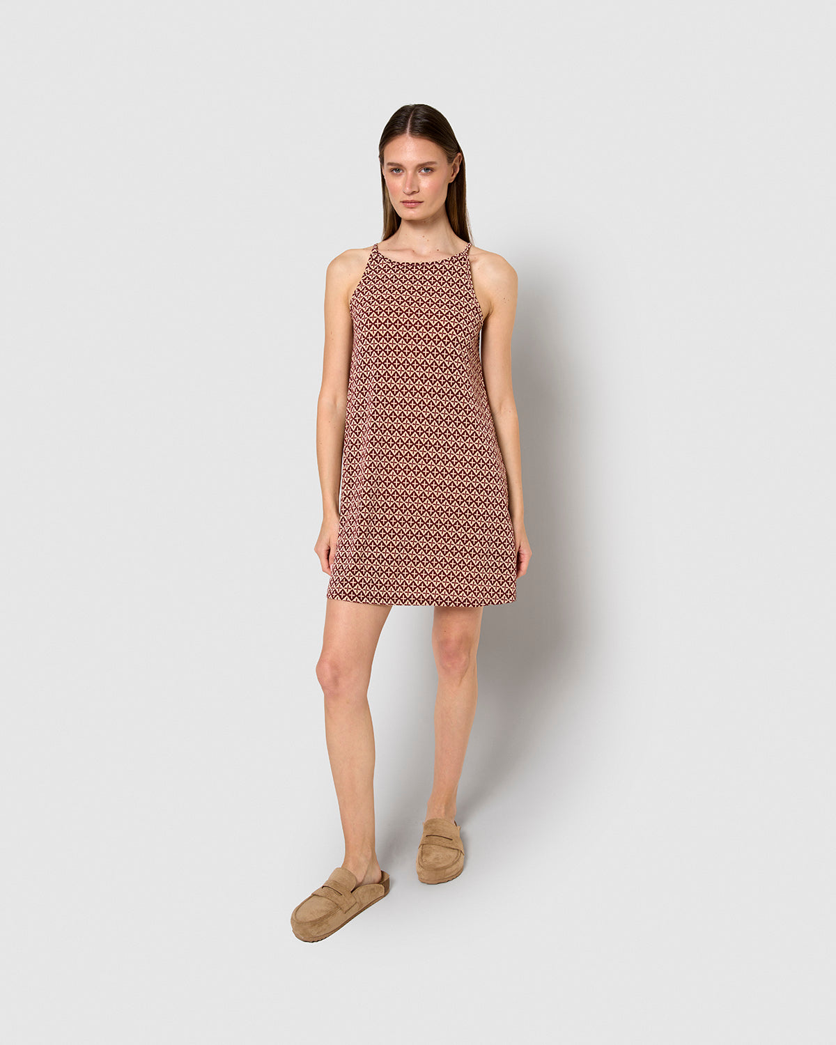 Vestido corto tirantes crepe nanda burdeos