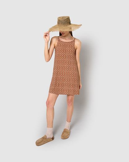 Vestido corto tirantes crepe ellene marrón