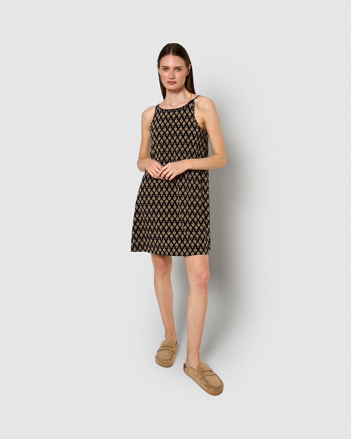 Vestido corto tirantes crepe kamala negro
