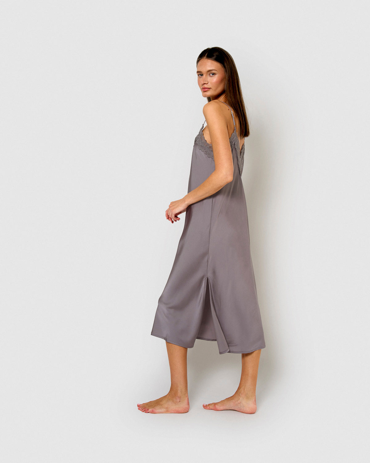 nuisette mi-longue en satin de bison