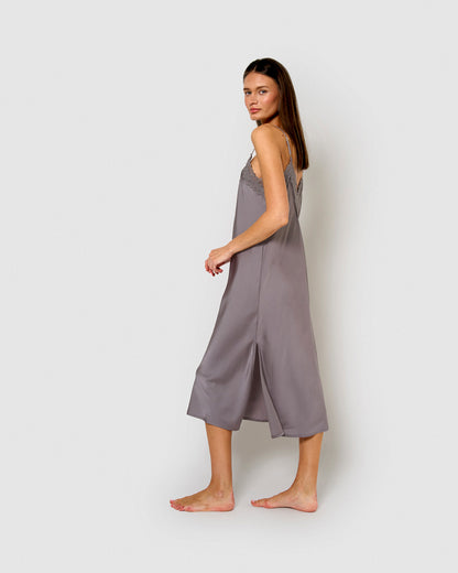 nuisette mi-longue en satin de bison