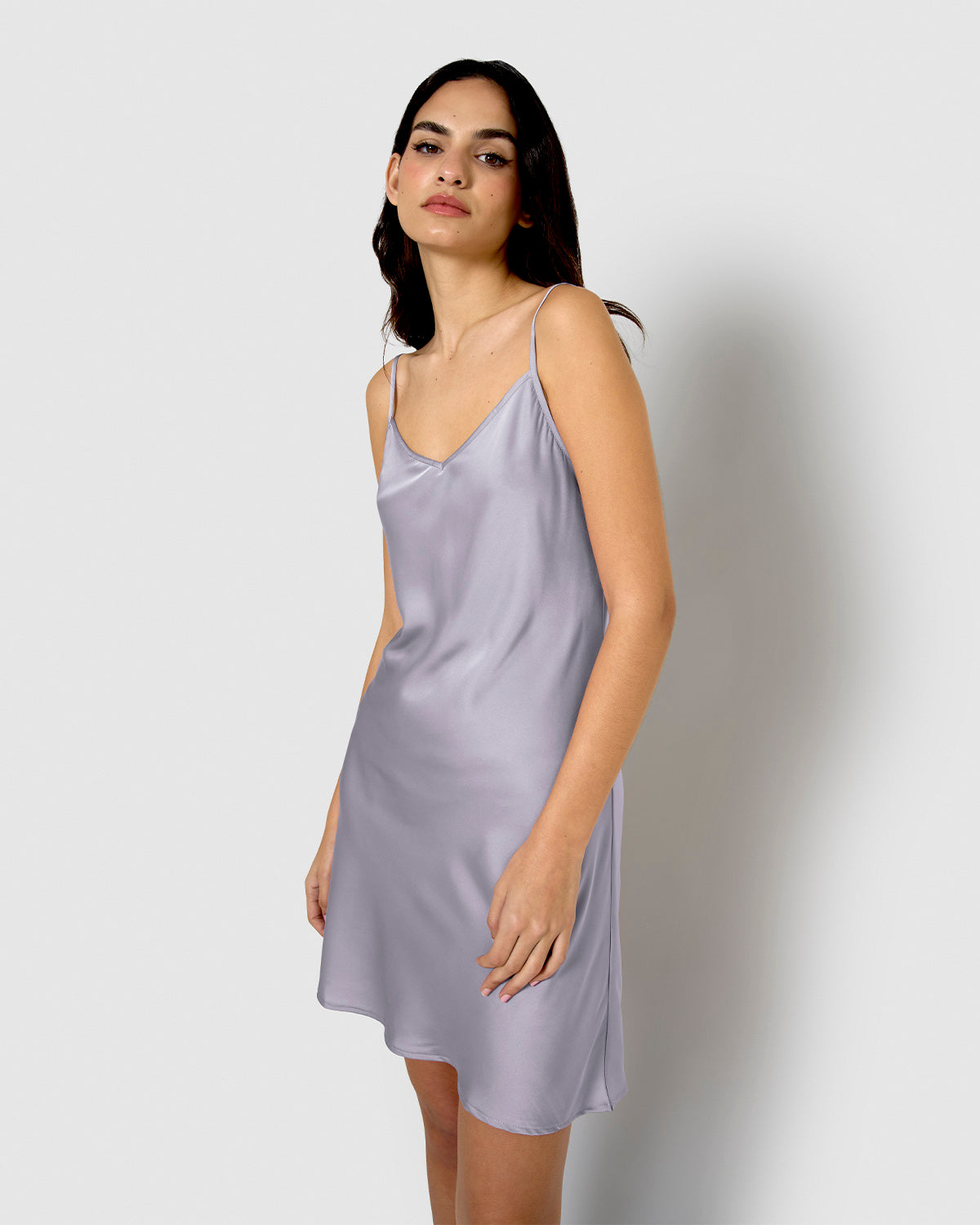 Nouvelle nuisette courte en satin indigo