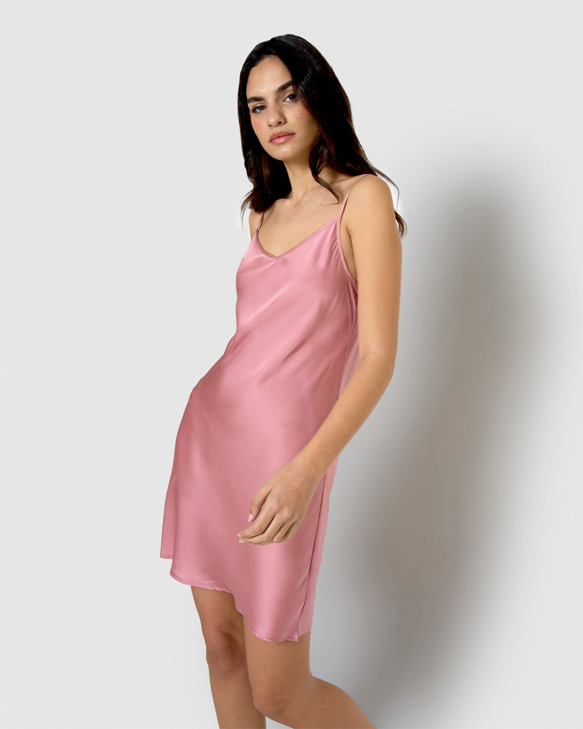 Nouvelle nuisette courte en satin mauve