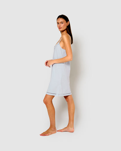 Camisón corto tirantes vainica celeste
