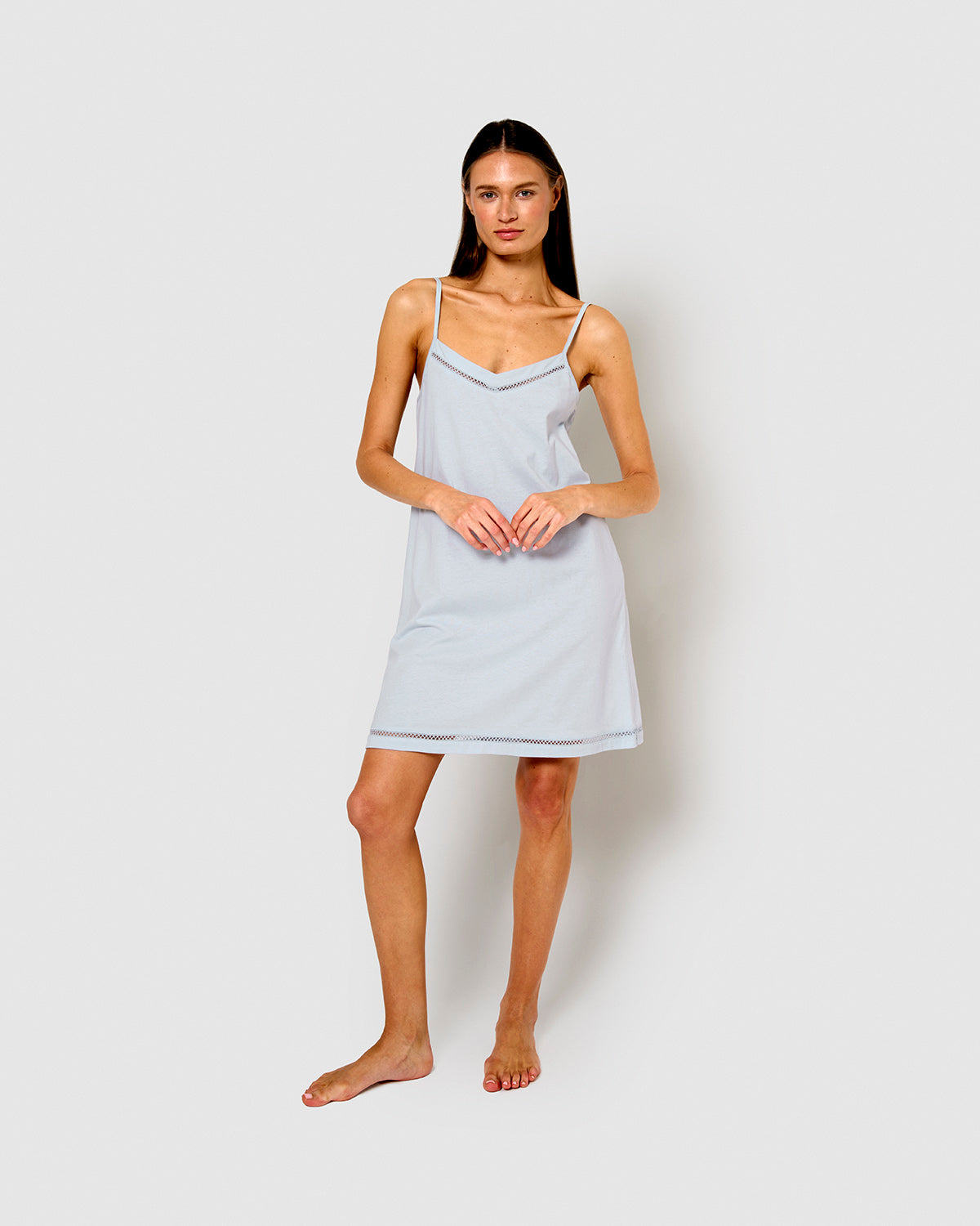 Camisón corto tirantes vainica celeste