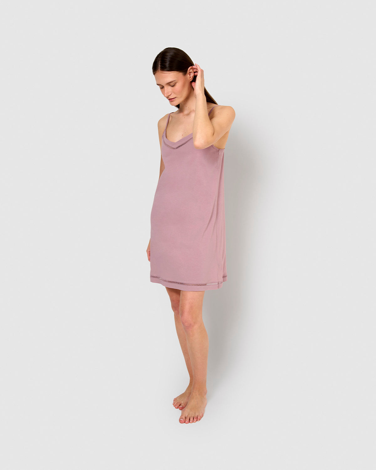 Camisón corto tirantes vainica lila
