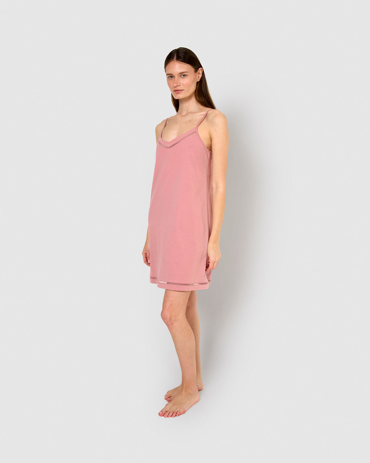 Camisón corto tirantes vainica malva