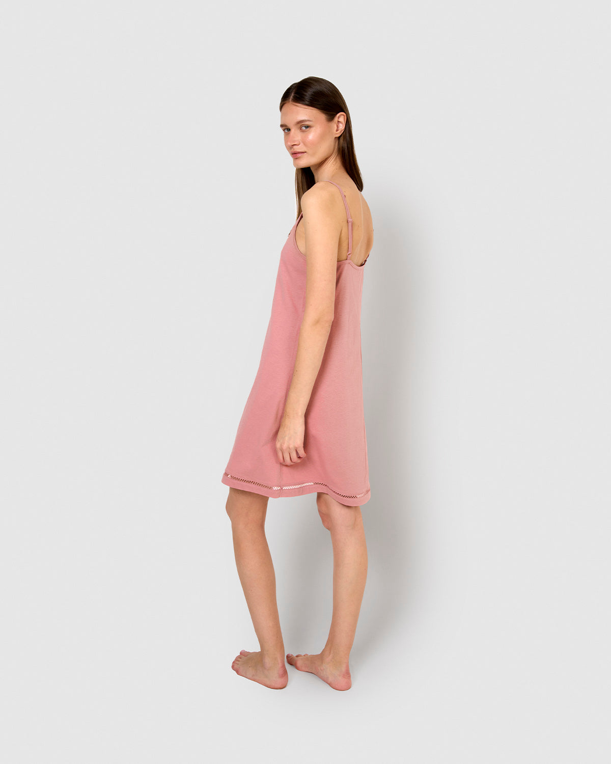 Camisón corto tirantes vainica malva