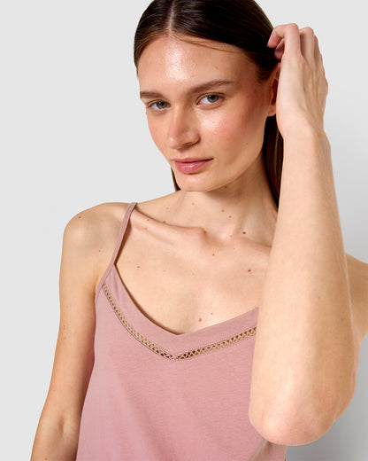Camisón corto tirantes vainica rosa