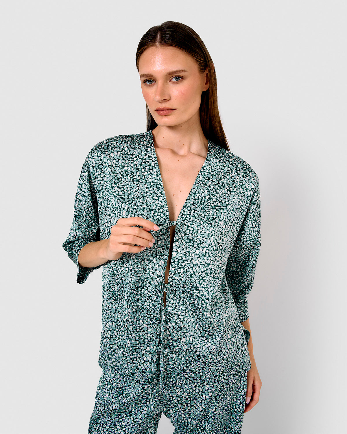 Blusa satén lazos synca agua marina