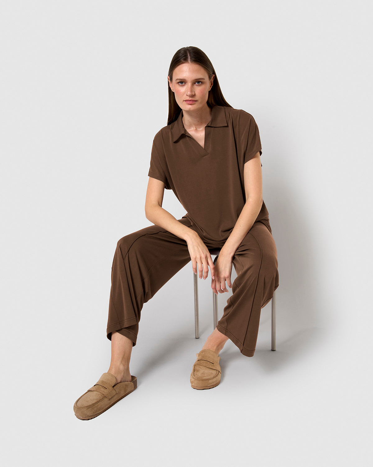 Pantalón crop fluido marrón