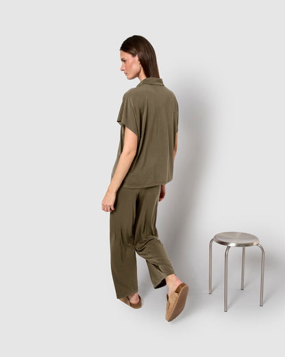 Pantalón crop fluido verde cacería