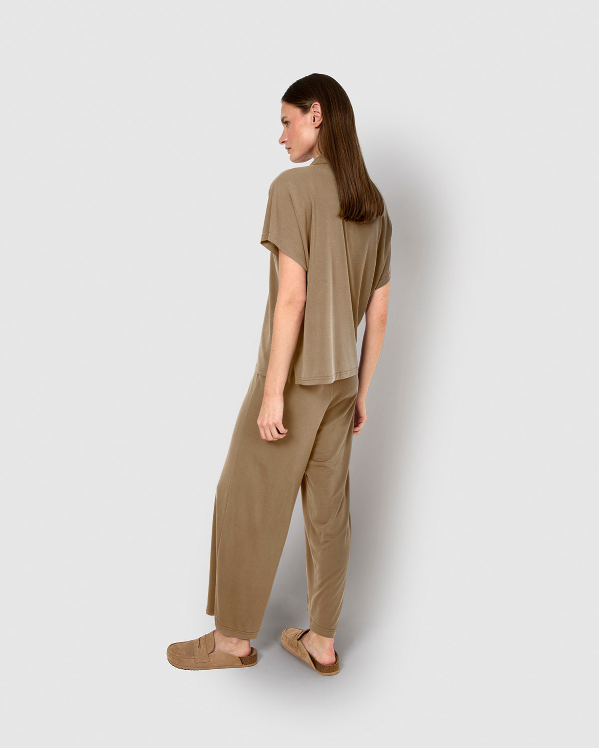 Pantalón crop fluido verde kaki
