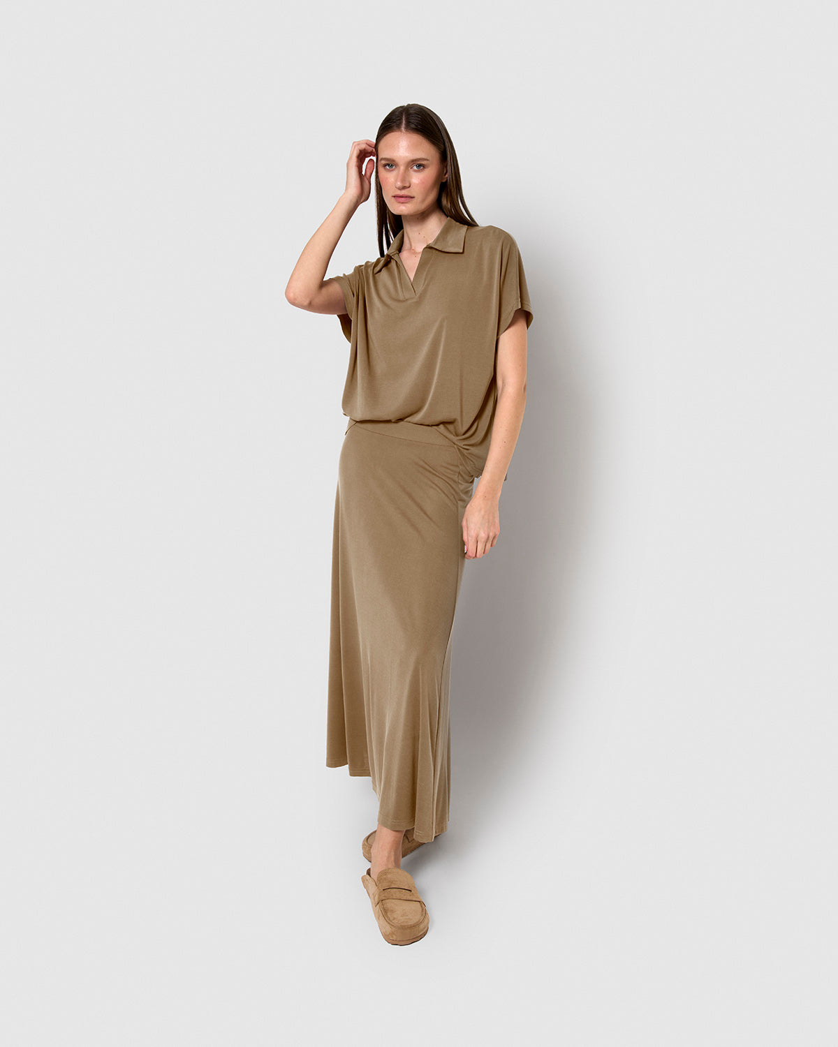 Falda midi evasé verde kaki