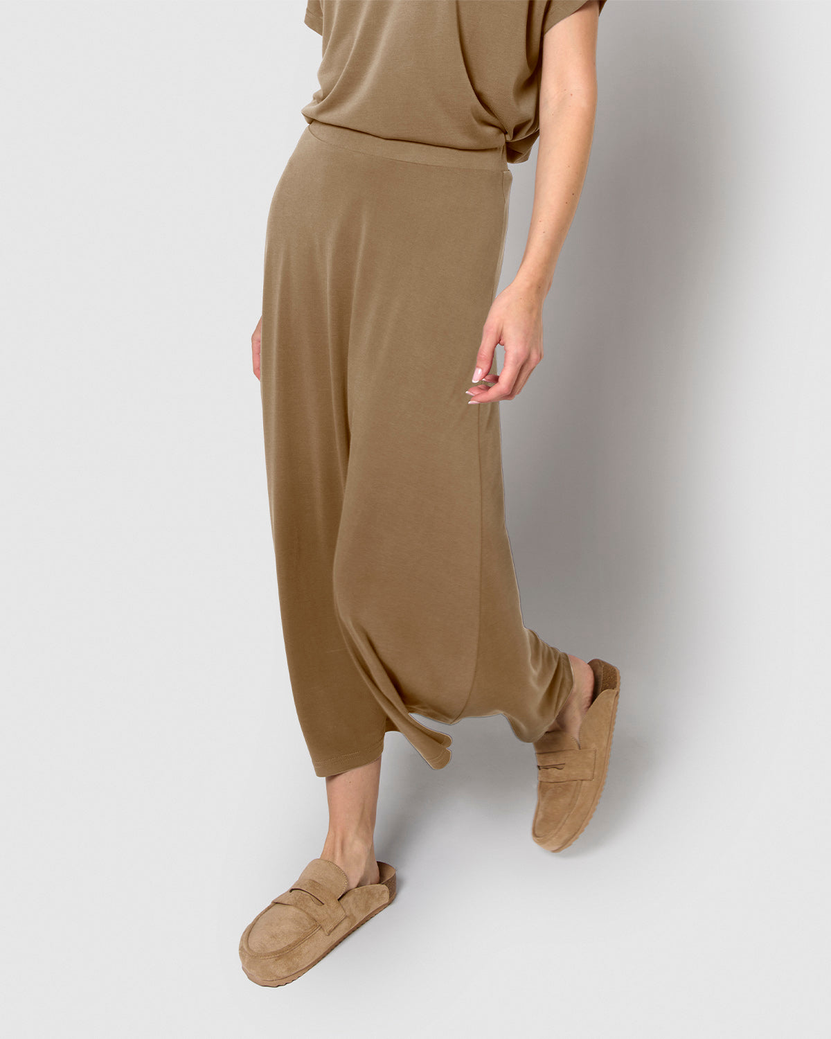 Falda midi evasé verde kaki
