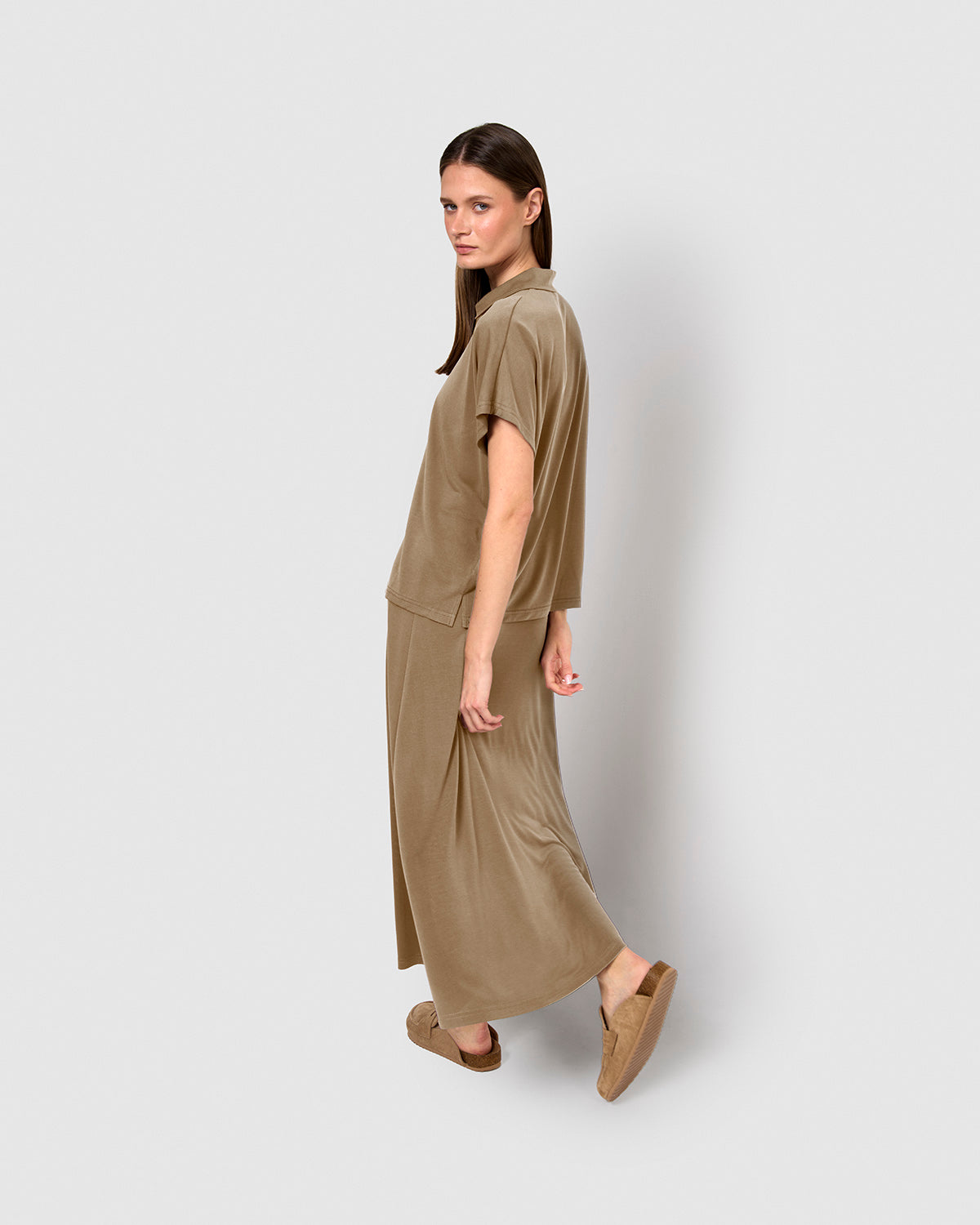 Falda midi evasé verde kaki