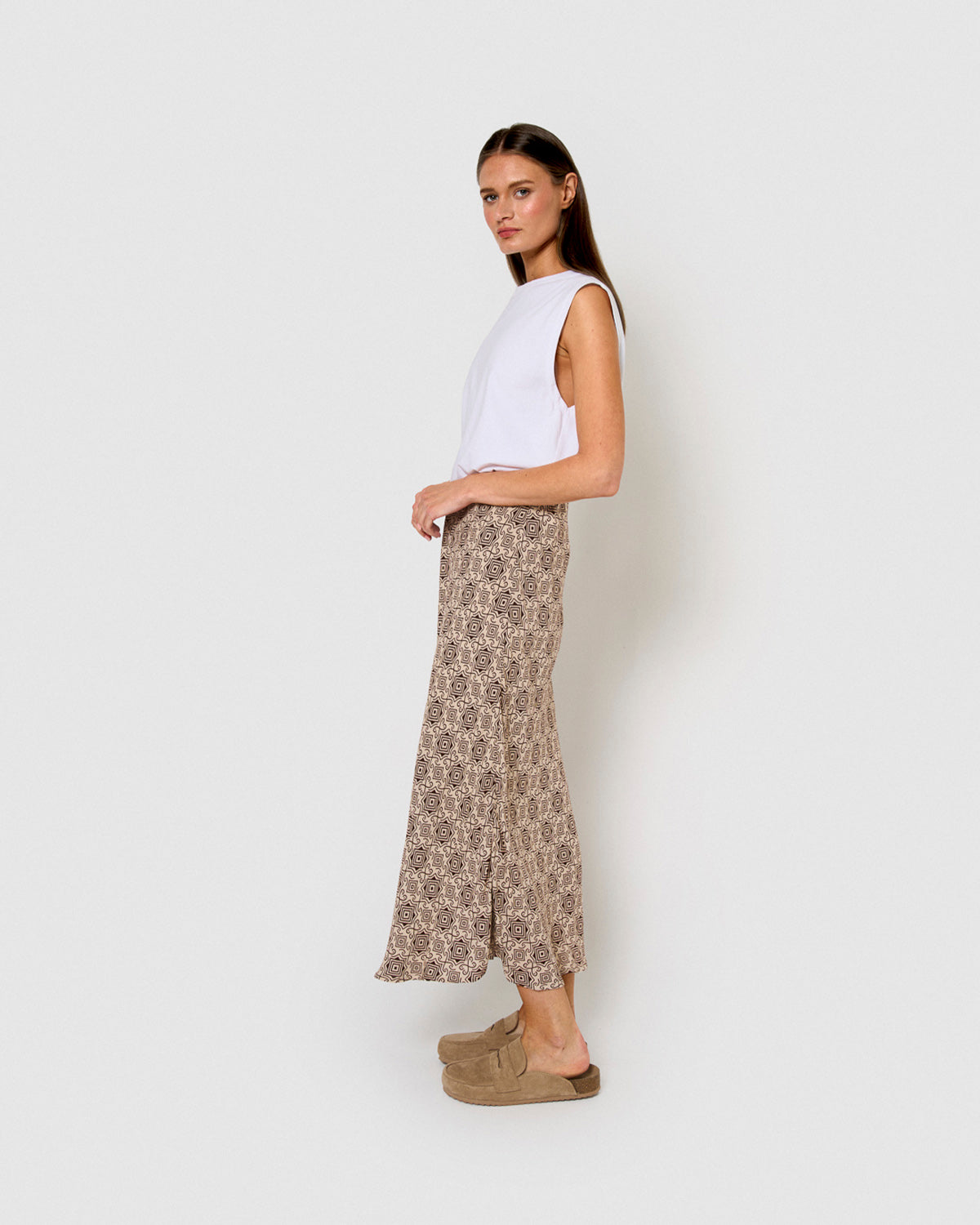 Falda midi bambula detalles plisados hunter marrón