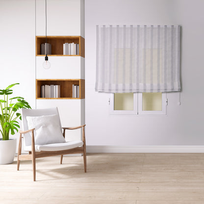 Cortina romana Style37 branca e cinza com corrente.