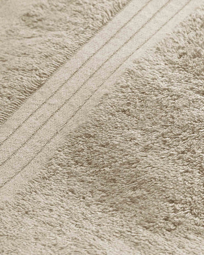 Toalla de baño 700gr cenefa rayas gris claro