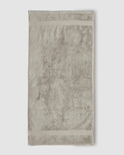 Toalla de baño 700gr cenefa rayas topo