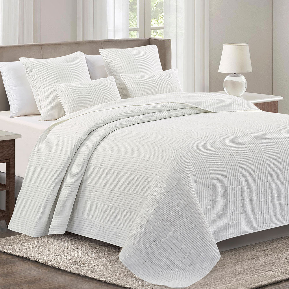 Colcha de casal em tecido jacquard com listras londrinas brancas