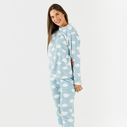 Pijama coral, nuvem azul clara