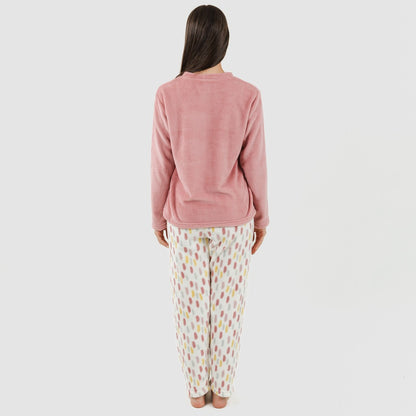 Pijama coral com bolinhas lilás e rosa.