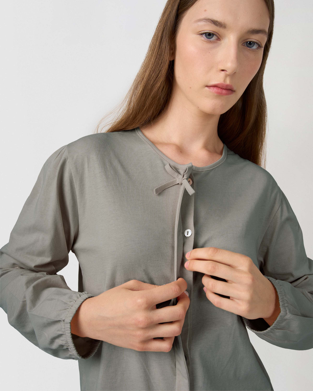 Pigiama lungo in cotone con fiocco grigio