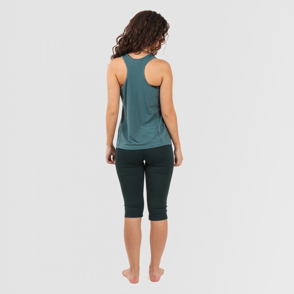 Completo sportivo da donna con leggings corti e spalline