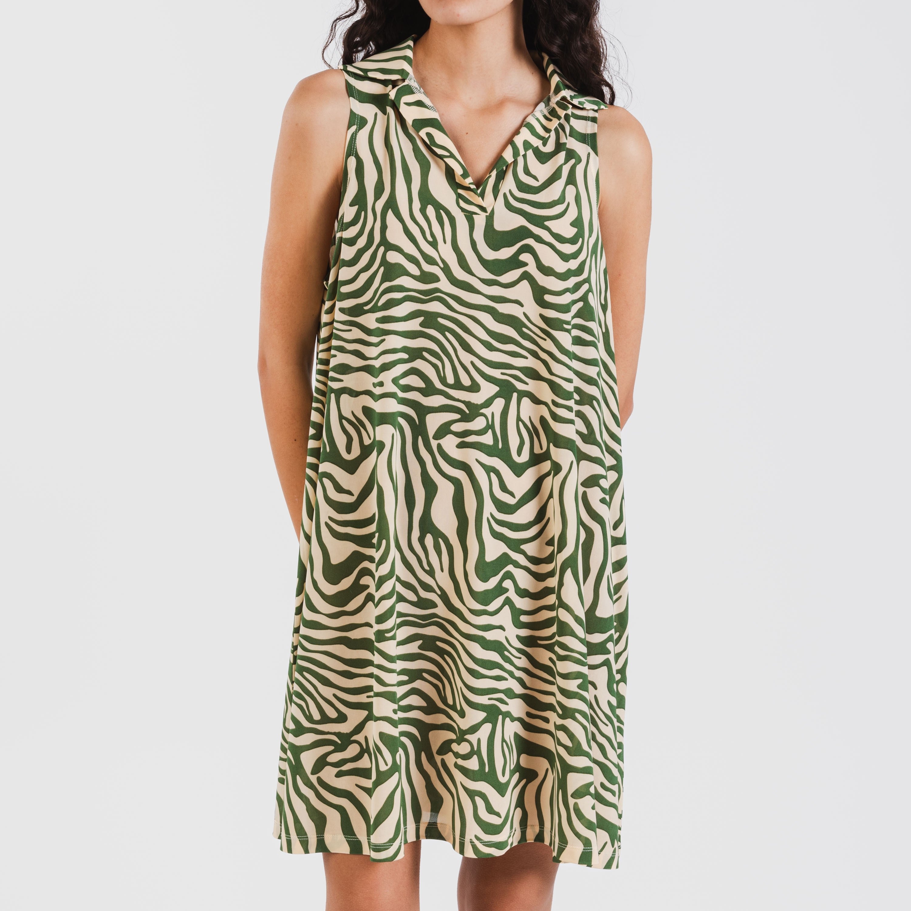 Vestido corto cuello y solapa soft Palmina verde