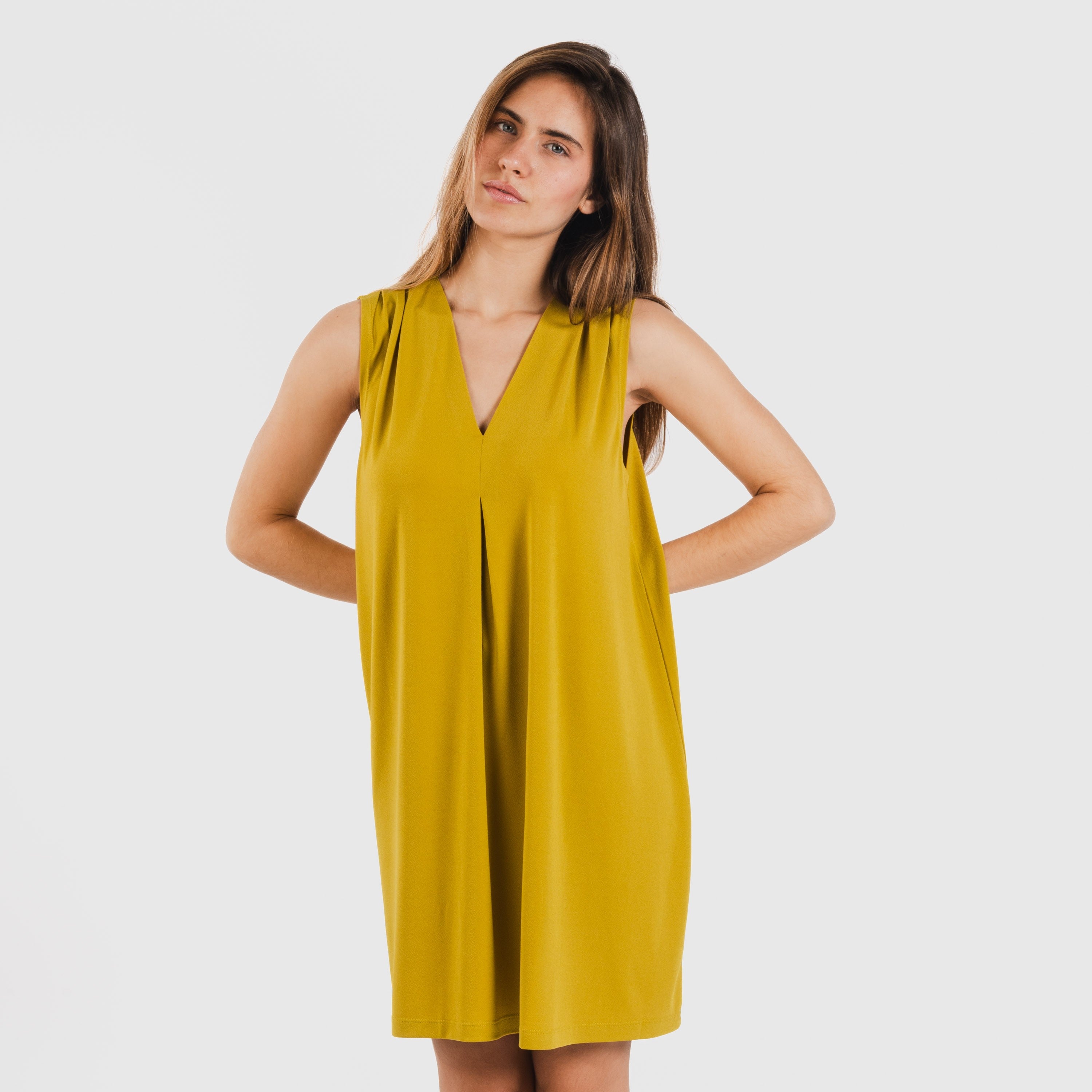 Vestido corto crepe liso