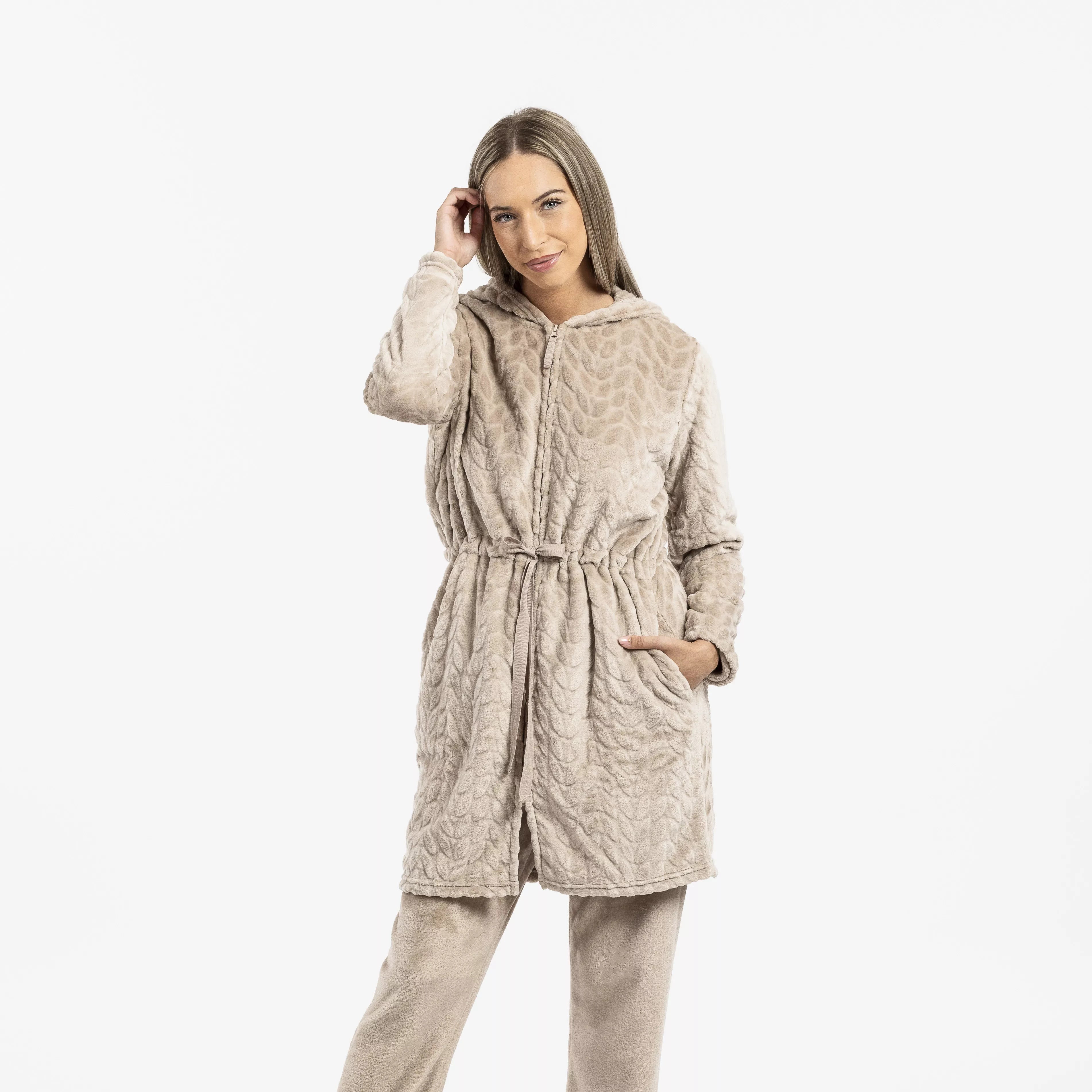 Bata terciopelo con gorro Devore lisa