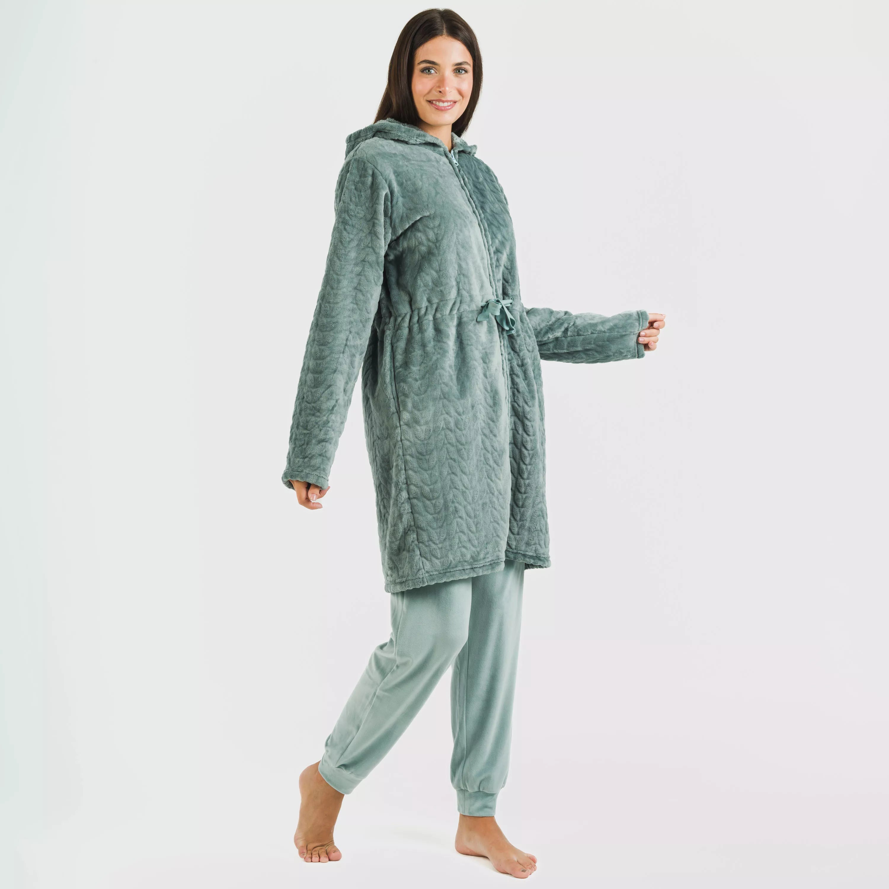 Bata terciopelo con gorro Devore lisa