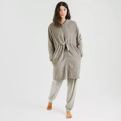 Bata terciopelo con gorro Devore lisa