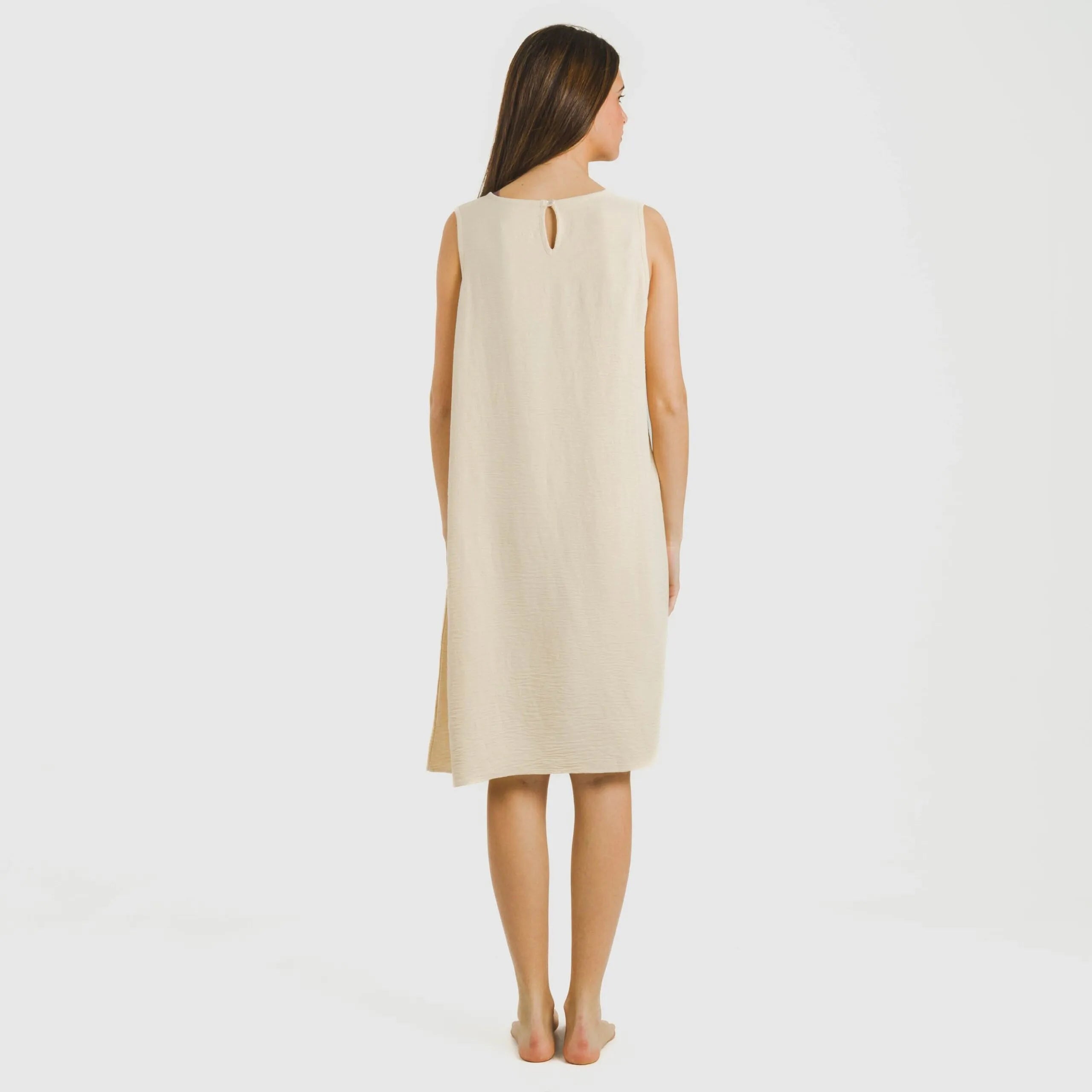 Vestido curto com alças, em musselina de algodão lisa.