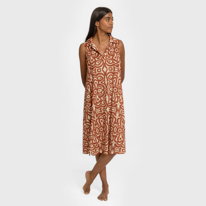 Vestido corto cuello y solapa soft Premura marrón