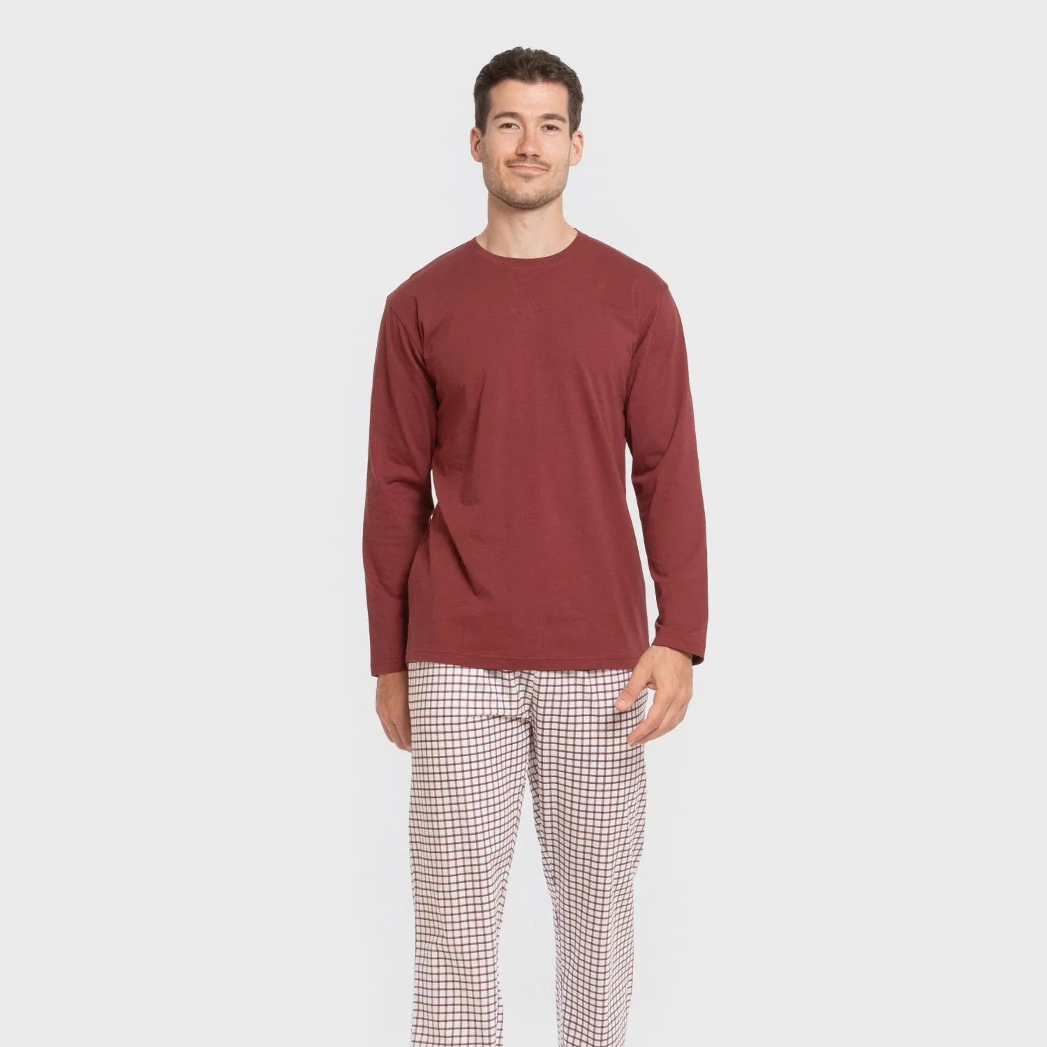 Pijama comprido masculino de algodão, modelo Michael xadrez bordô.